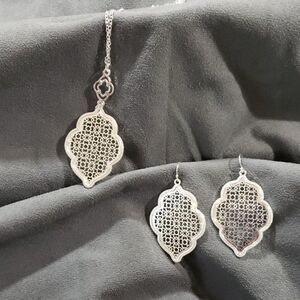 New silver lantern set